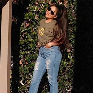 Meet your Posher, Iris